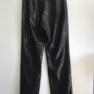 Fabrizio Gianni women’s black snake print pattern pant.